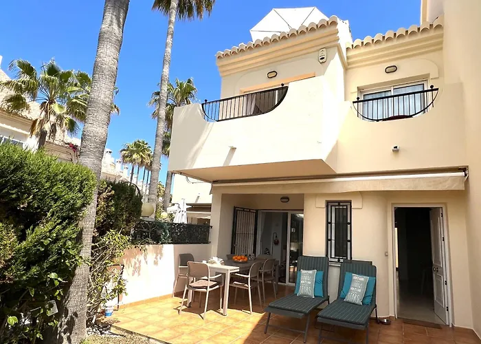 Stylish Townhouse In Beachfront Complex