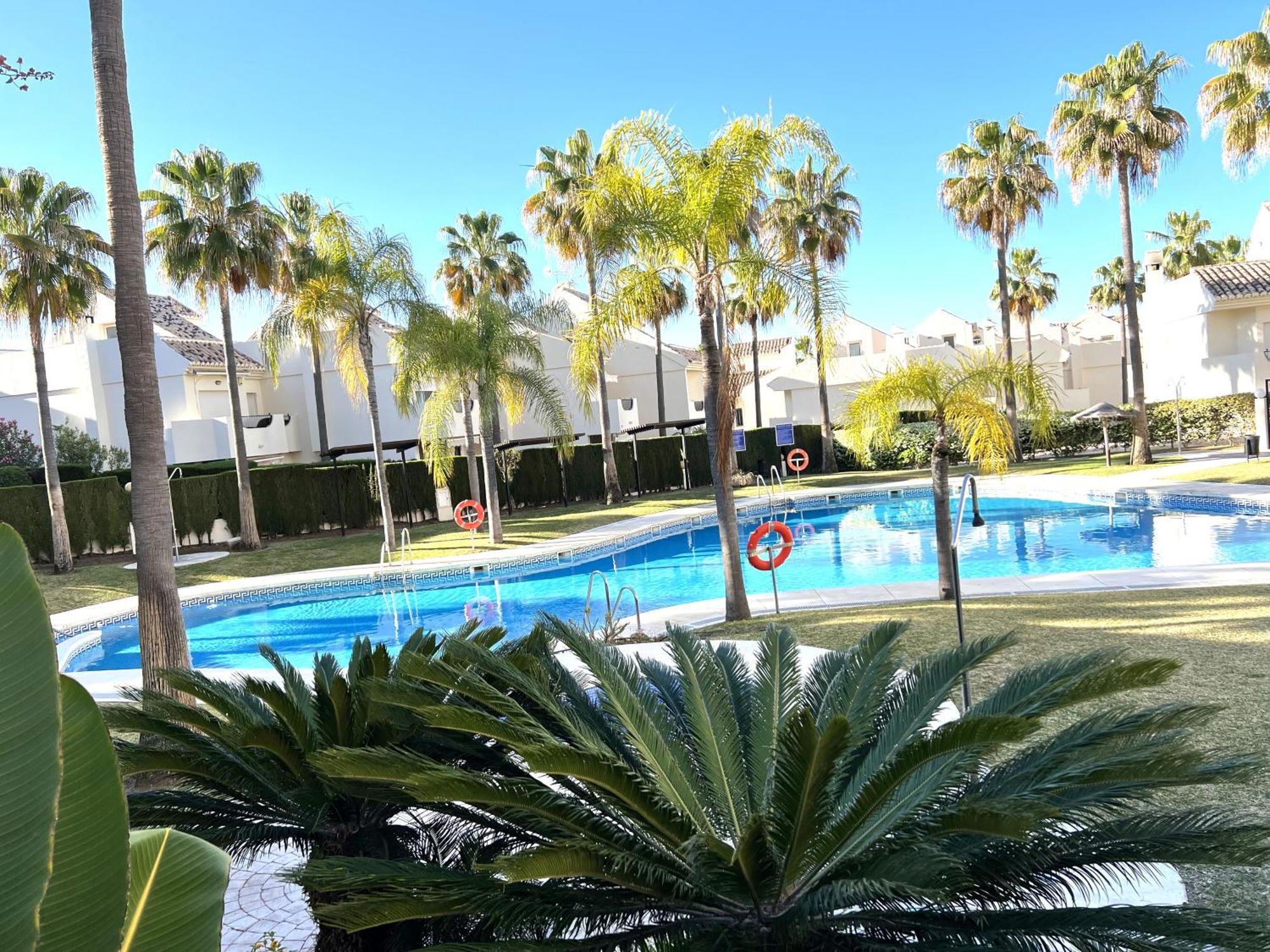 Stylish Townhouse In Beachfront Complex Marbellac